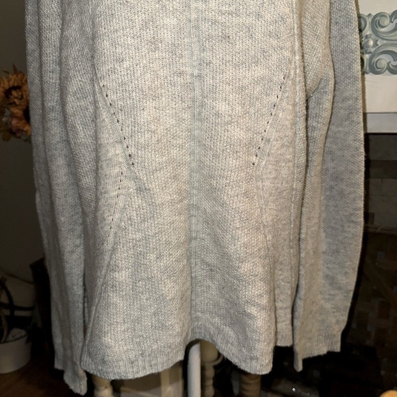 Coin 1804 Gray Split Back Leaf Print Shirttail Hem Sweater Size XL GUC - Picture 3 of 12